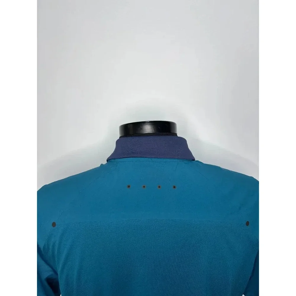 The North Face 20 pit